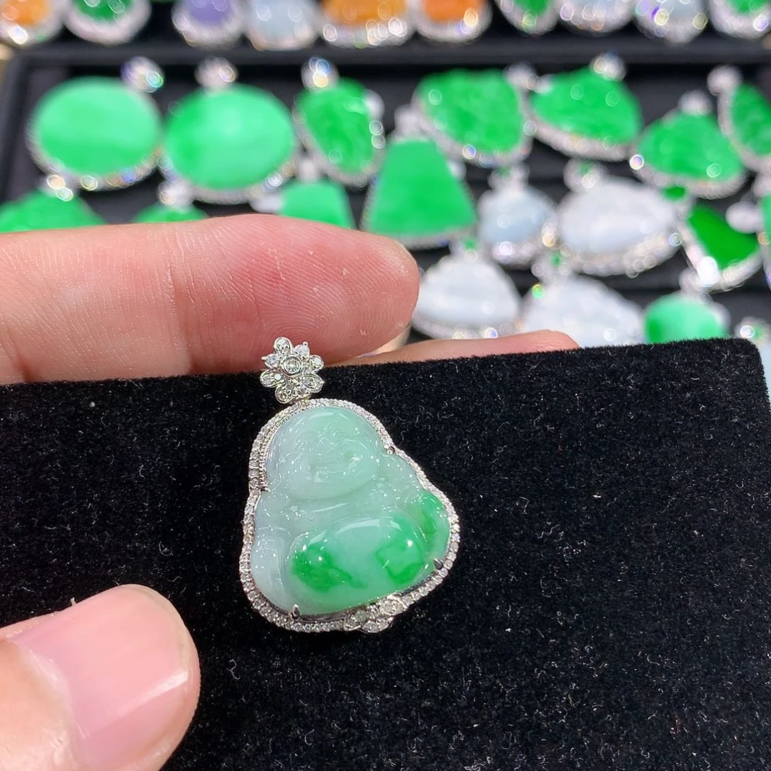 翡翠18K金镶嵌颈饰