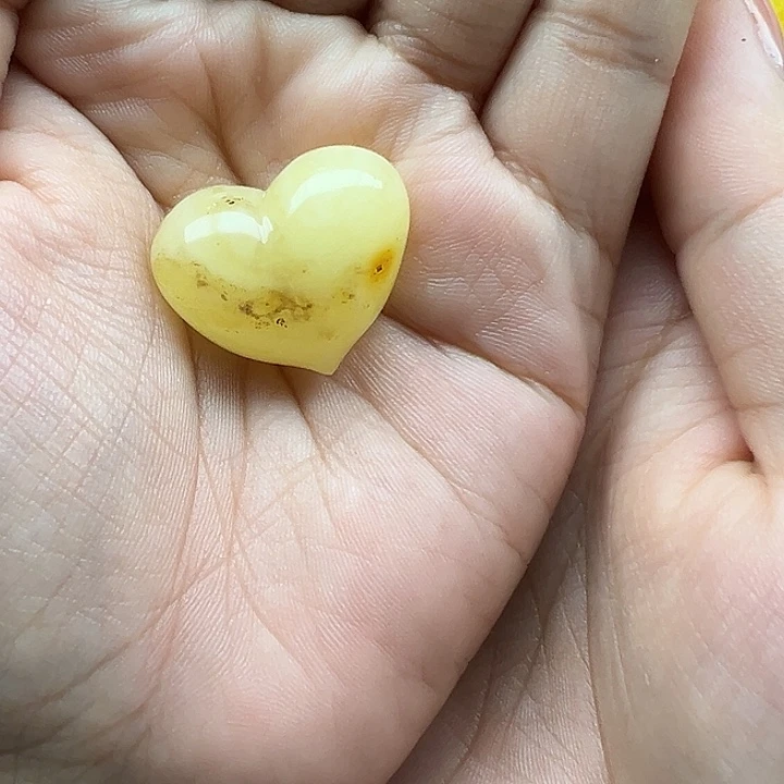 琥珀未镶嵌珠宝奇石屁桃打孔不退换