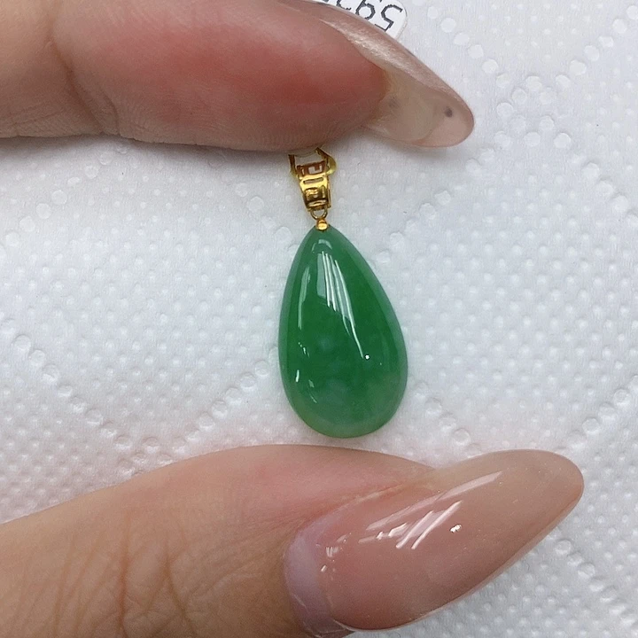 颈饰18K金镶嵌翡翠