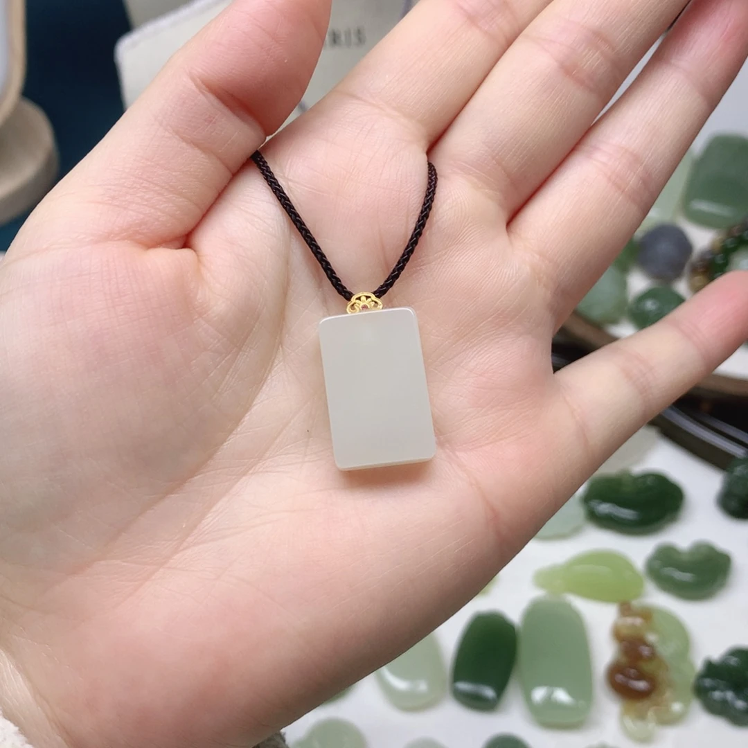 ā****和田玉18K金镶嵌颈饰