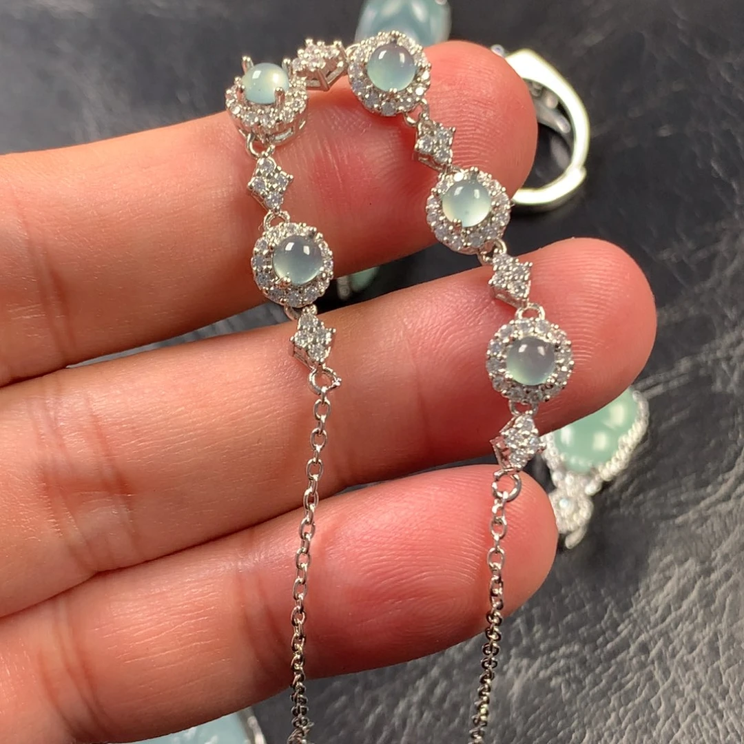 翡翠未镶嵌颈饰手链