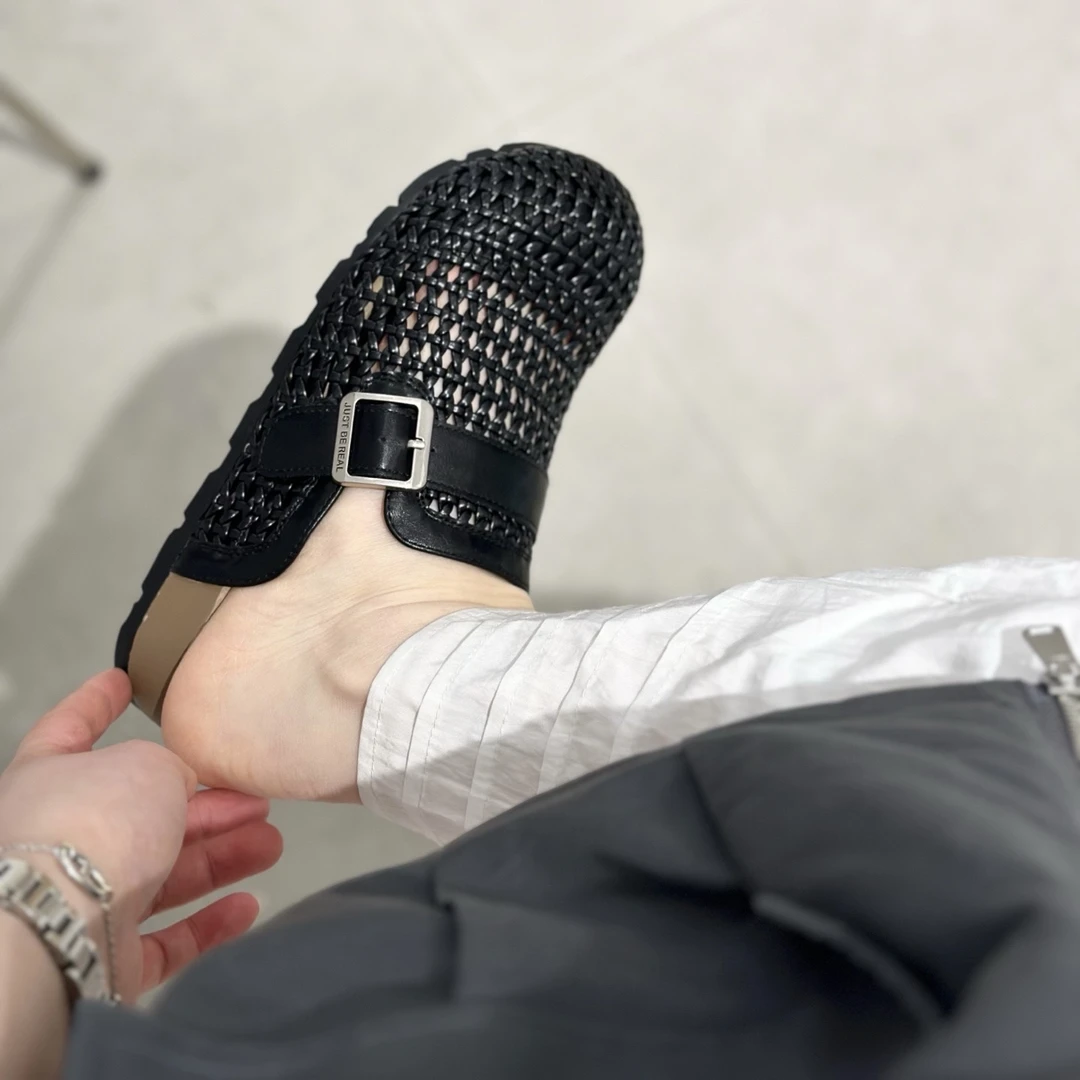 度假风编织包头半拖鞋女2025夏新款皮带扣透气勃肯外穿凉拖