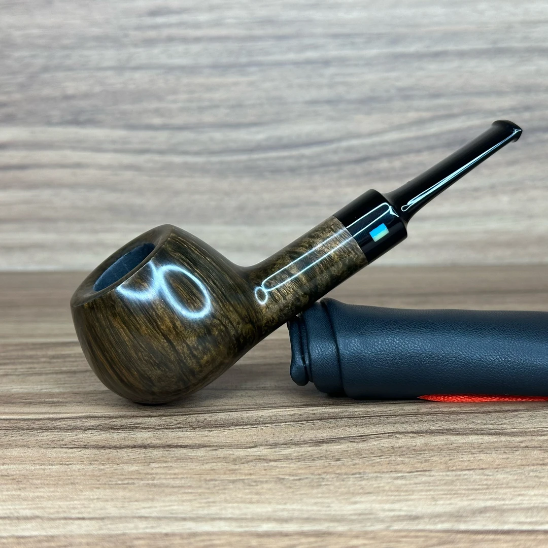 乌克兰资深斗师 瓦莱里 光面平底锅斗型石楠木手工烟斗