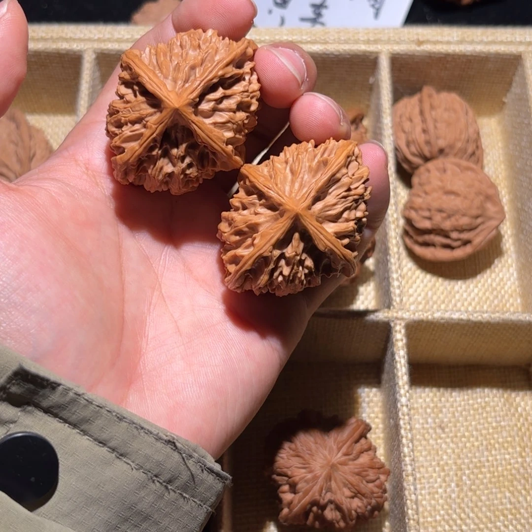文玩核桃吊坠四棱