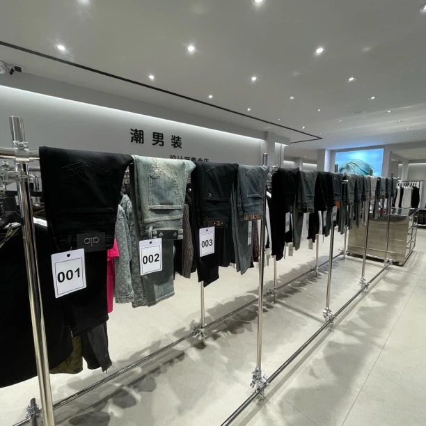 1中腰微弹加厚面料男士小脚修身不紧身牛仔裤