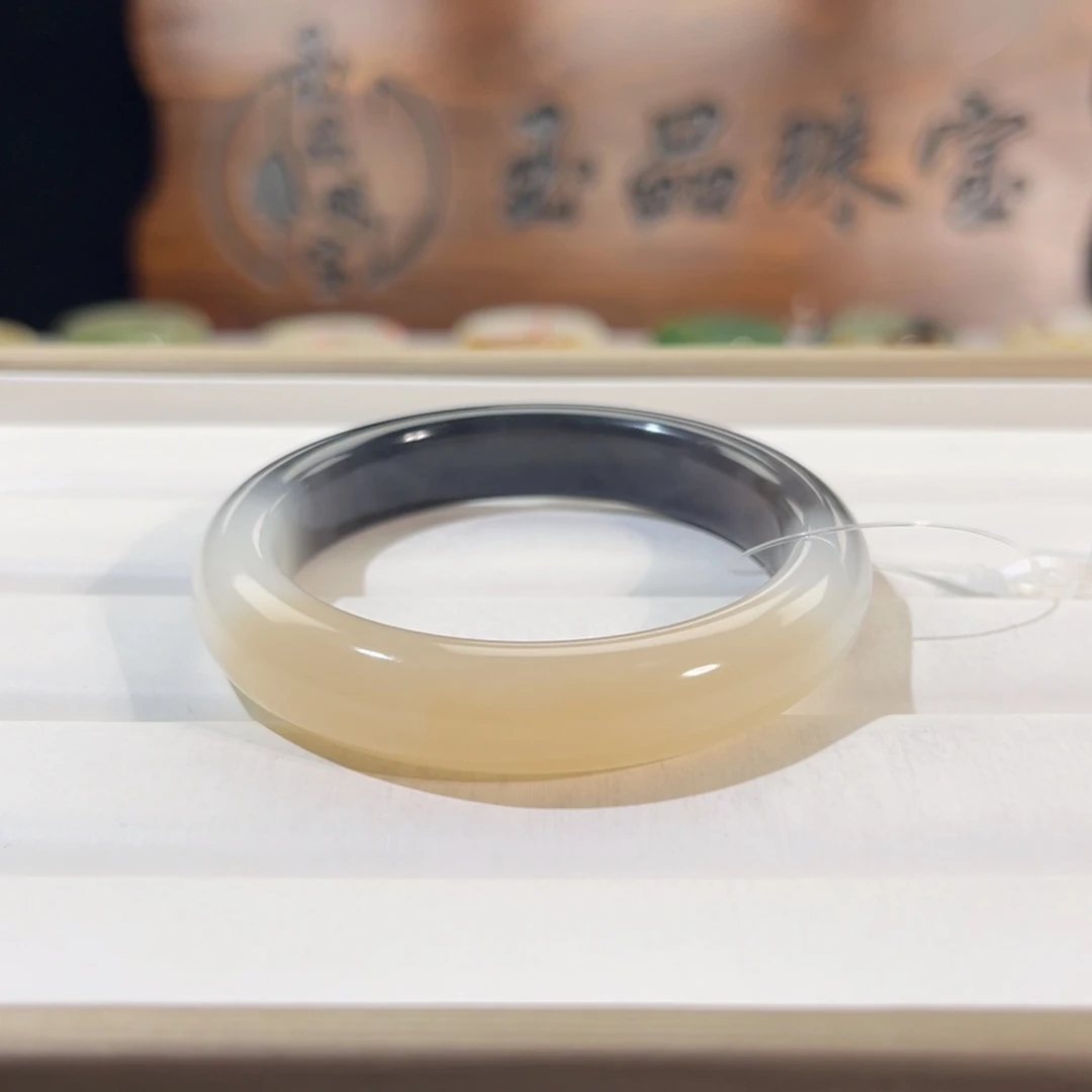 和田玉未镶嵌手镯粉紫白三色