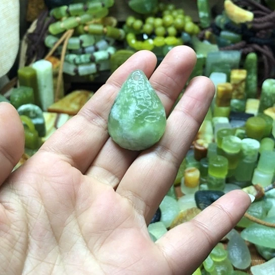 未镶嵌岫玉吊坠岫