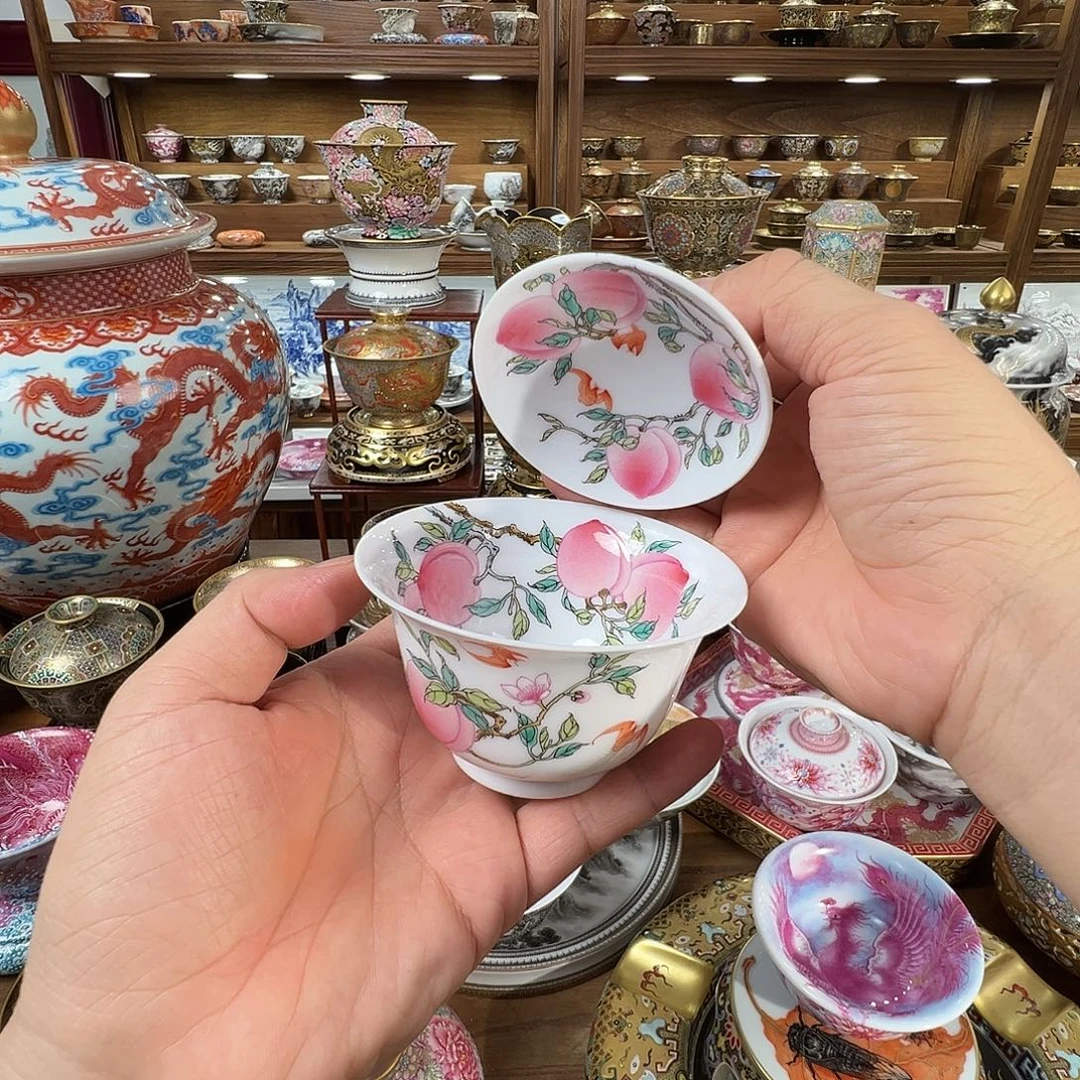 粉彩十八桃子盖碗