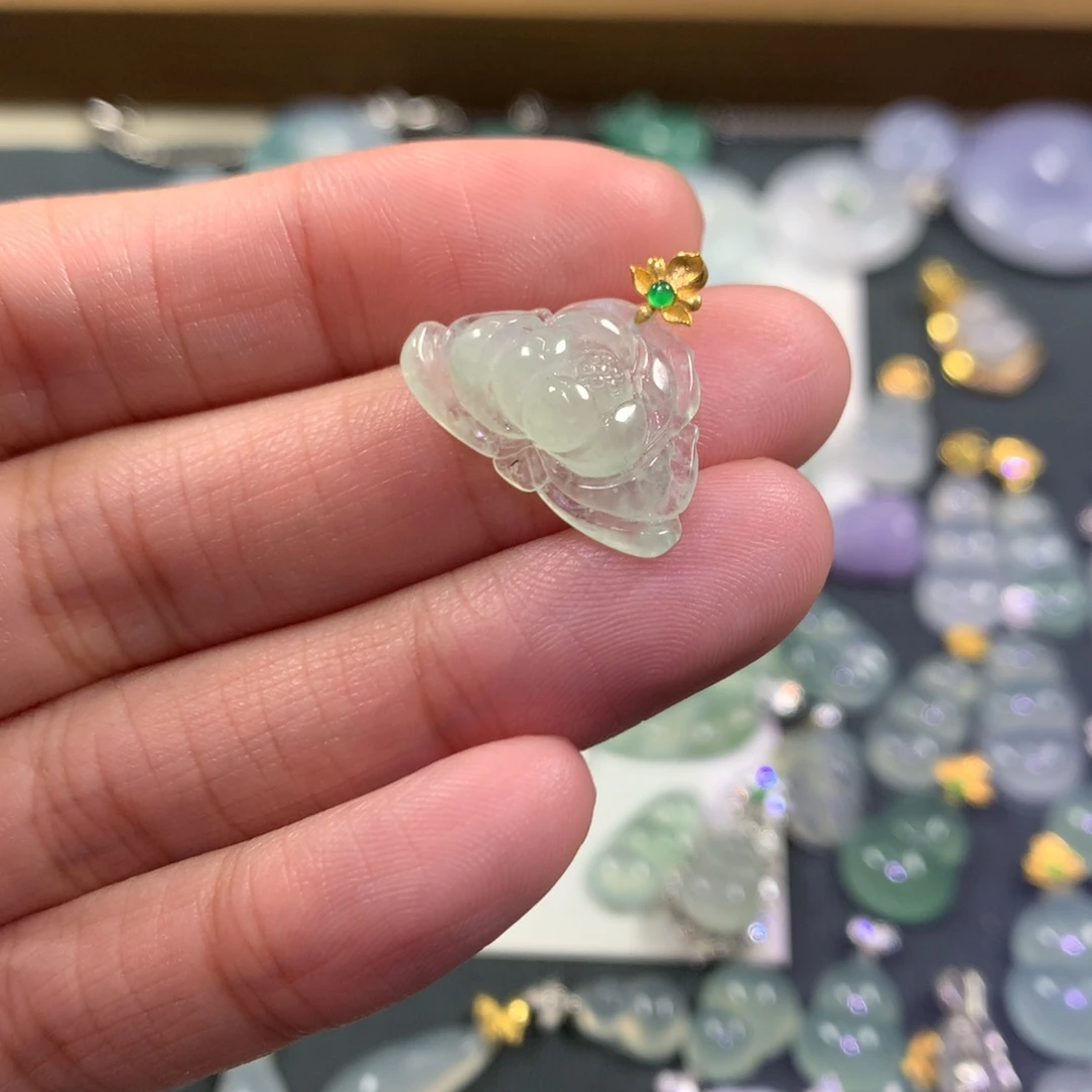 翡翠18K金镶嵌颈饰冰晴莲花