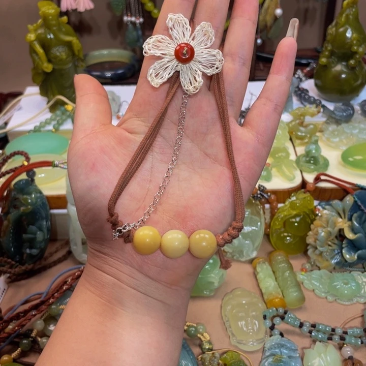 蛇纹石玉颈饰未镶嵌