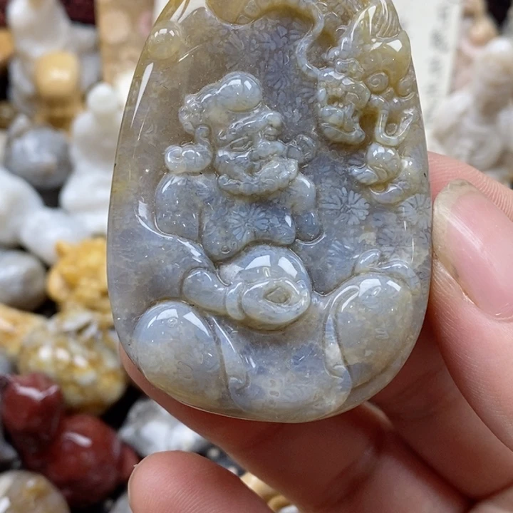颈饰未镶嵌硅化珊瑚（珊瑚玉）