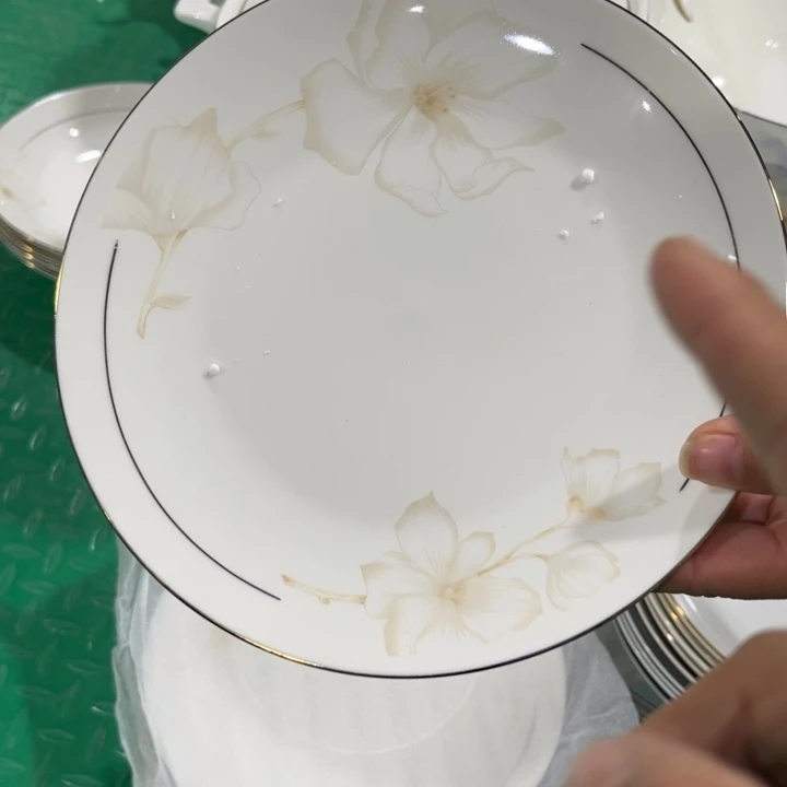 瓷片八寸浅盘四个微瑕