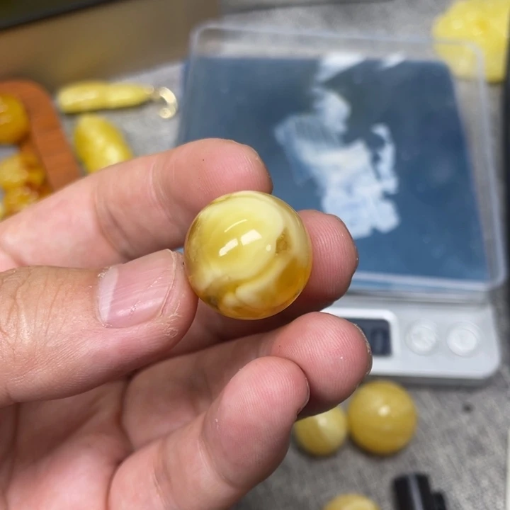 L***e琥珀未镶嵌珠宝奇石