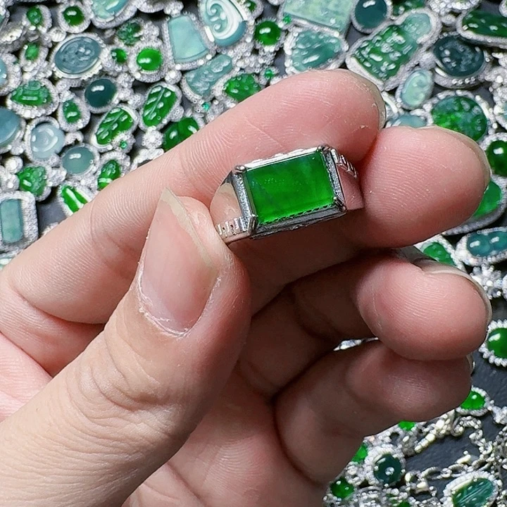 翡翠颈饰未镶嵌天然A货翡翠放漏