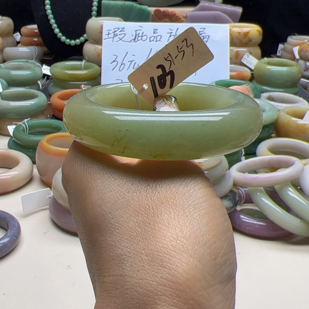 石英岩玉手镯未镶嵌
