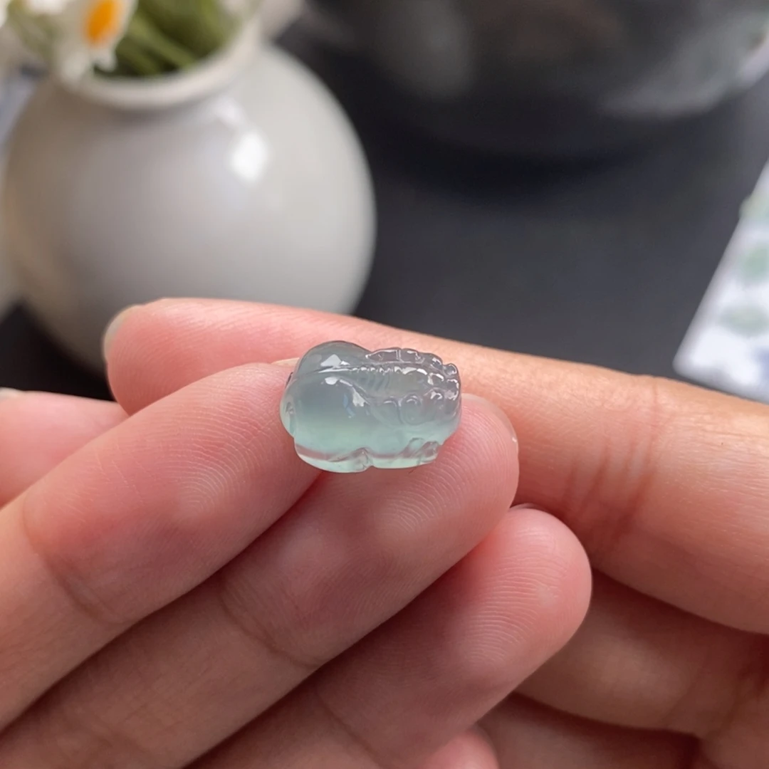 翡翠裸石冰胶蓝底貔貅