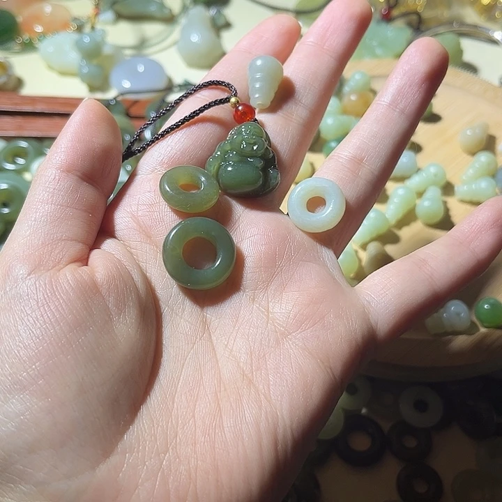 和田玉（糖玉）颈饰未镶嵌