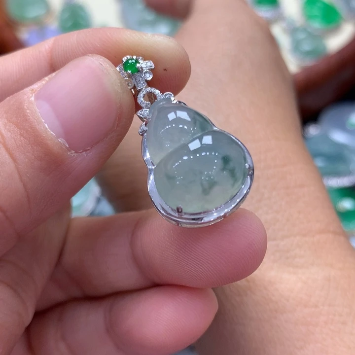 翡翠吊坠(不含链)18K金镶嵌