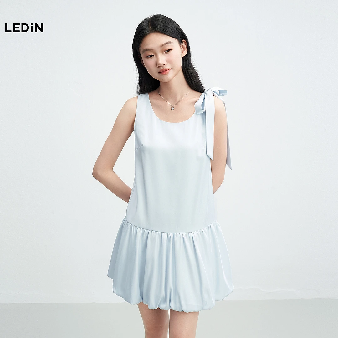 乐町侧领口绑带连衣裙女2025年夏季新款无袖精致缎面花苞裙