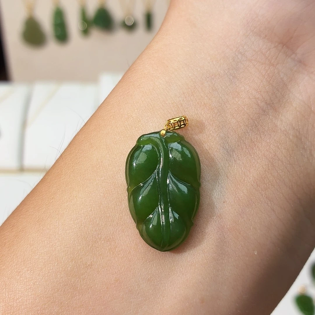 吊坠(赠链)18K金镶嵌和田玉（碧玉）