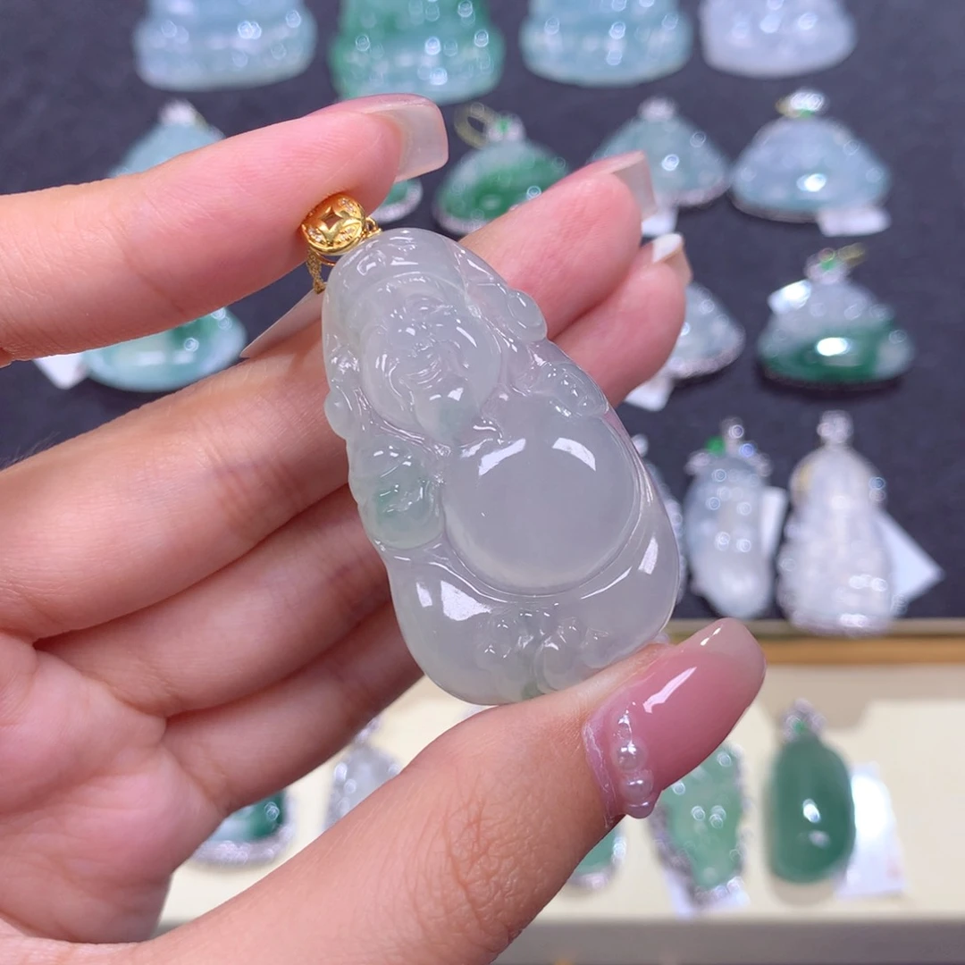 翡翠18K金镶嵌颈饰财神