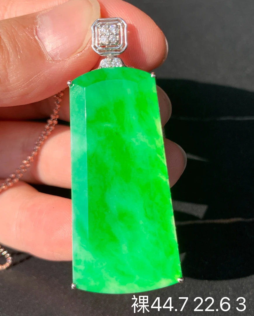 冰绿平安无事牌时尚气质翡翠吊坠镶嵌