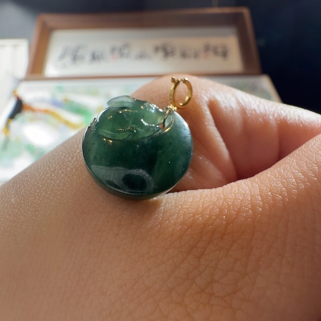 翡翠18K金镶嵌颈饰