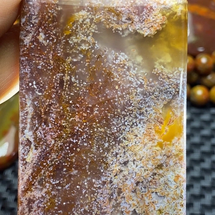 玛瑙/玉髓颈饰未镶嵌米*虎