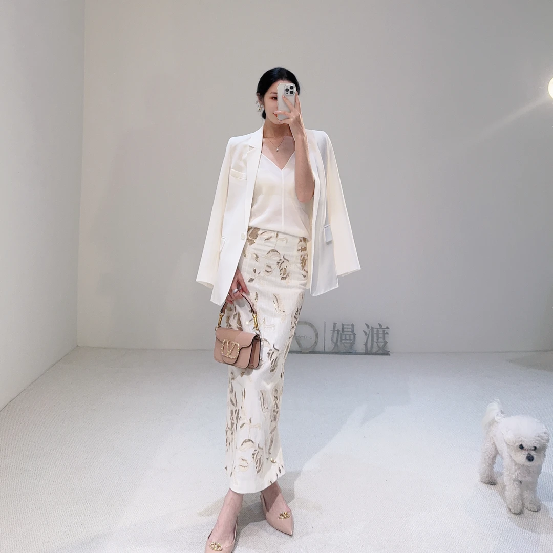 嫚渡2025春季绣花米白色高腰亮片半身裙 气质轻奢时尚中式A字半裙