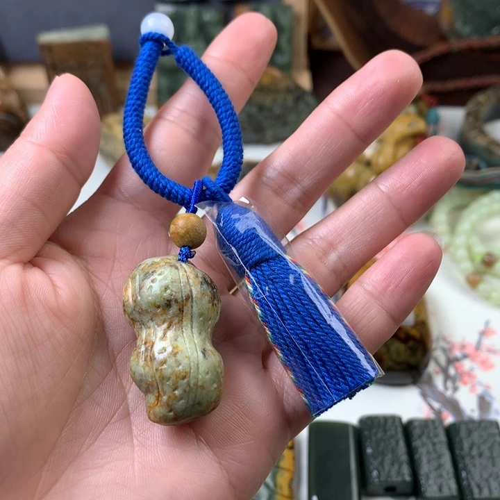 透闪石质玉未镶嵌挂件
