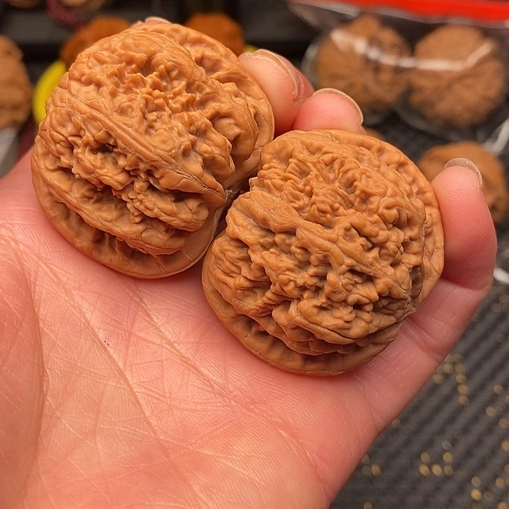 文玩核桃吊坠大粗筋有黄