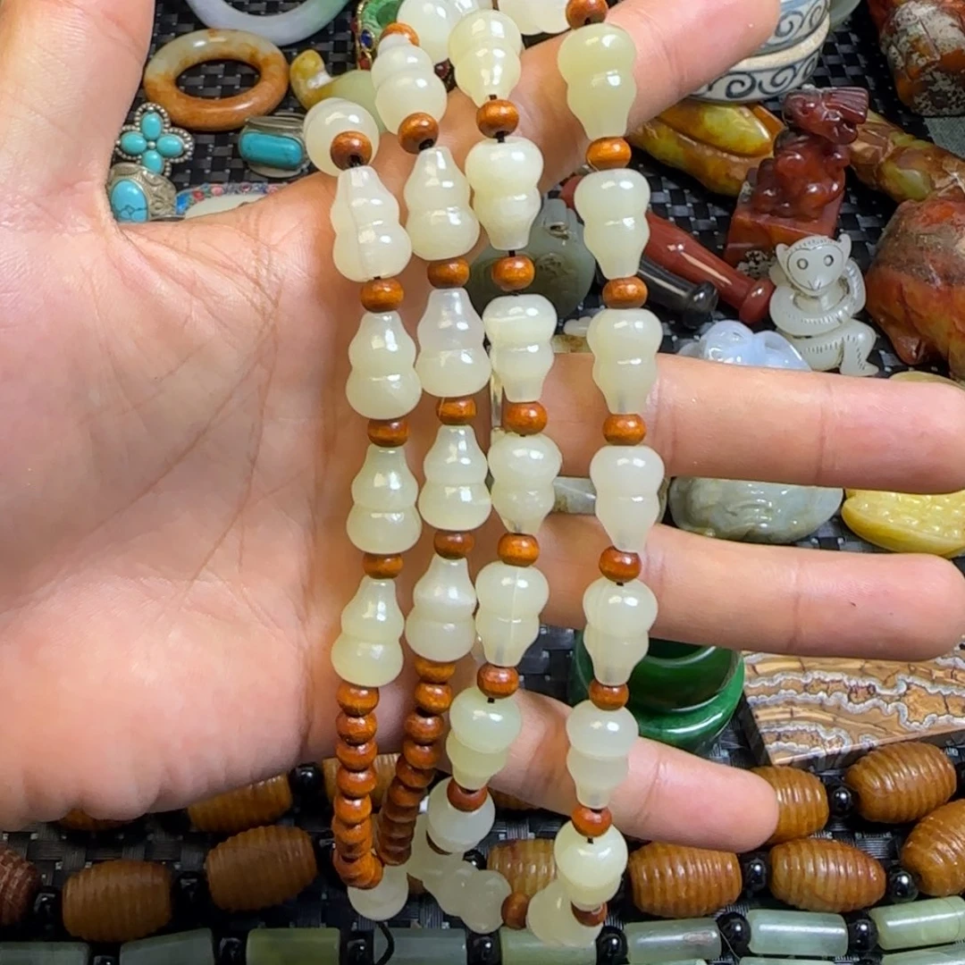 未镶嵌蛇纹石玉颈饰