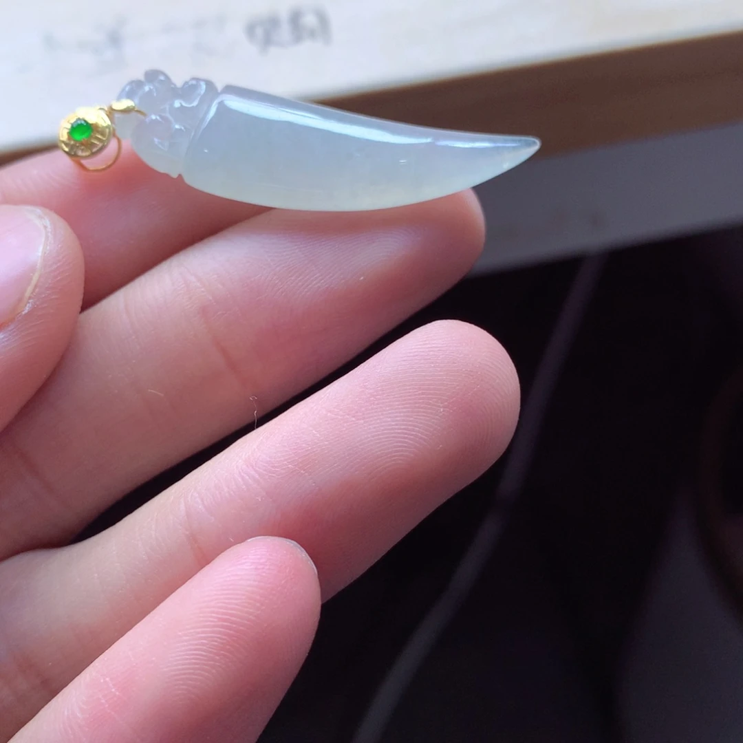 翡翠颈饰18K金镶嵌吊坠