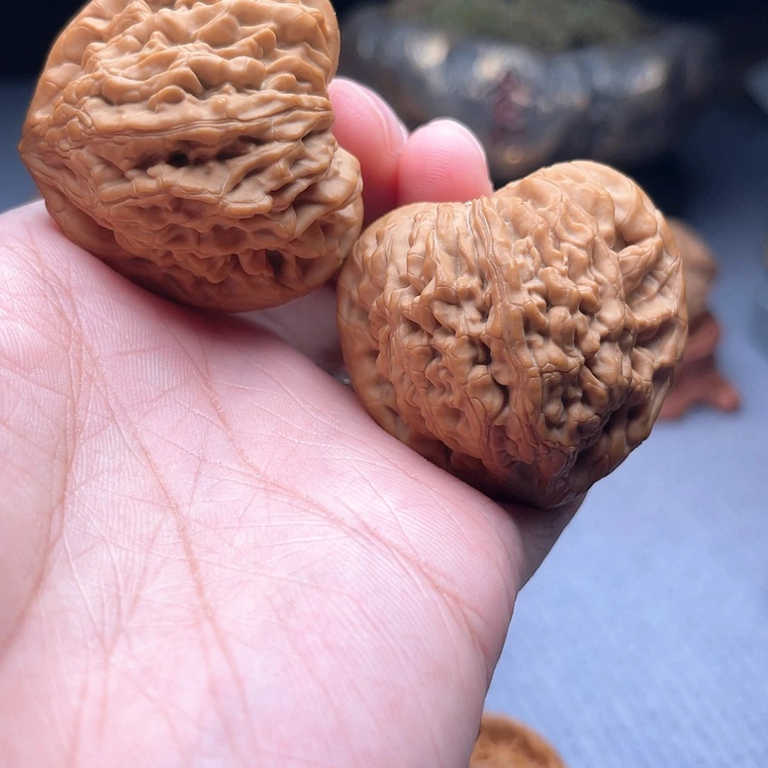 颖***华桃核吊坠虎头王43尺全品