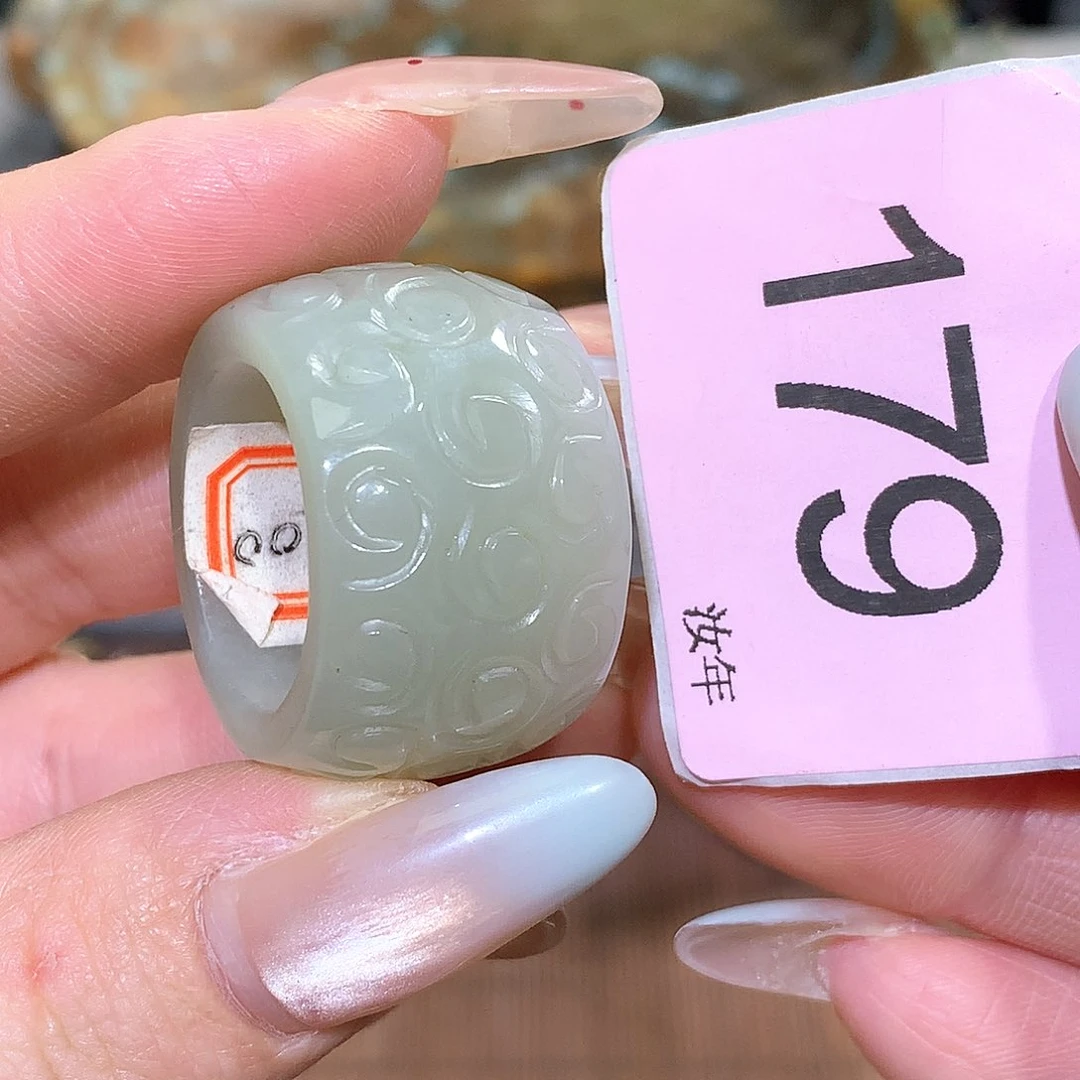 和田玉未镶嵌颈饰锦**程