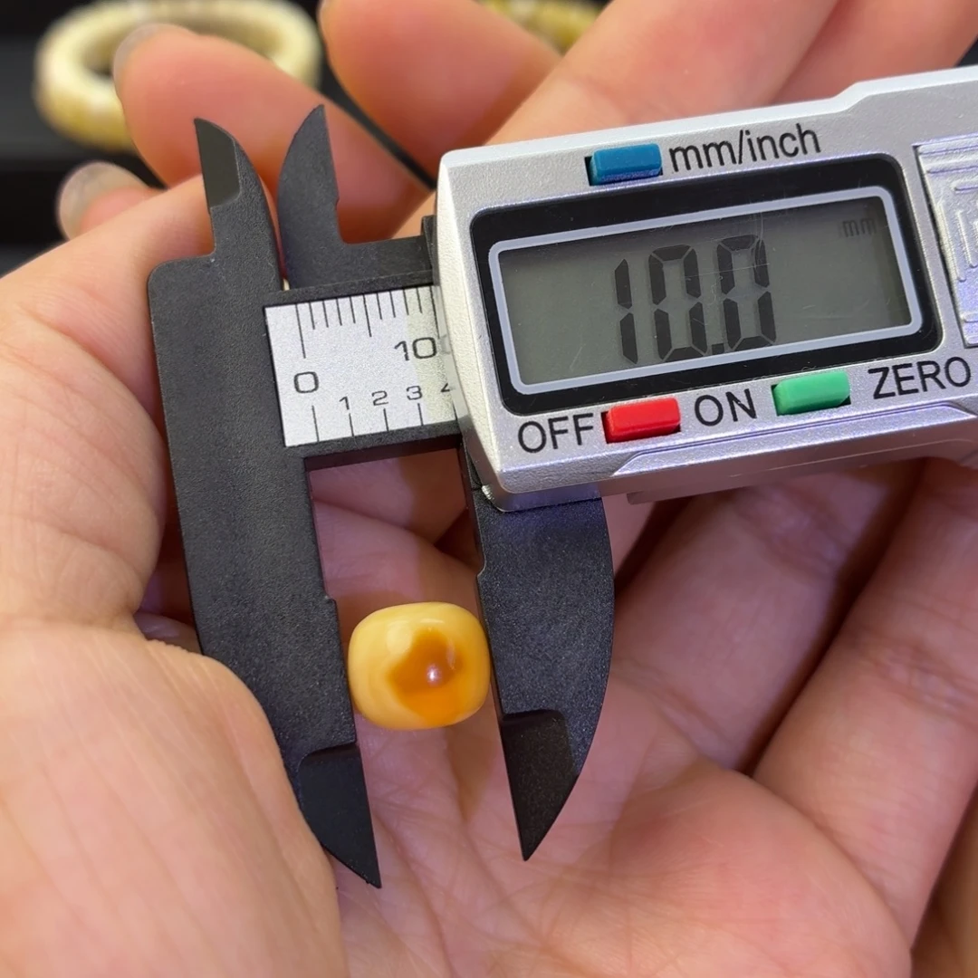 琥珀未镶嵌珠宝奇石溶洞