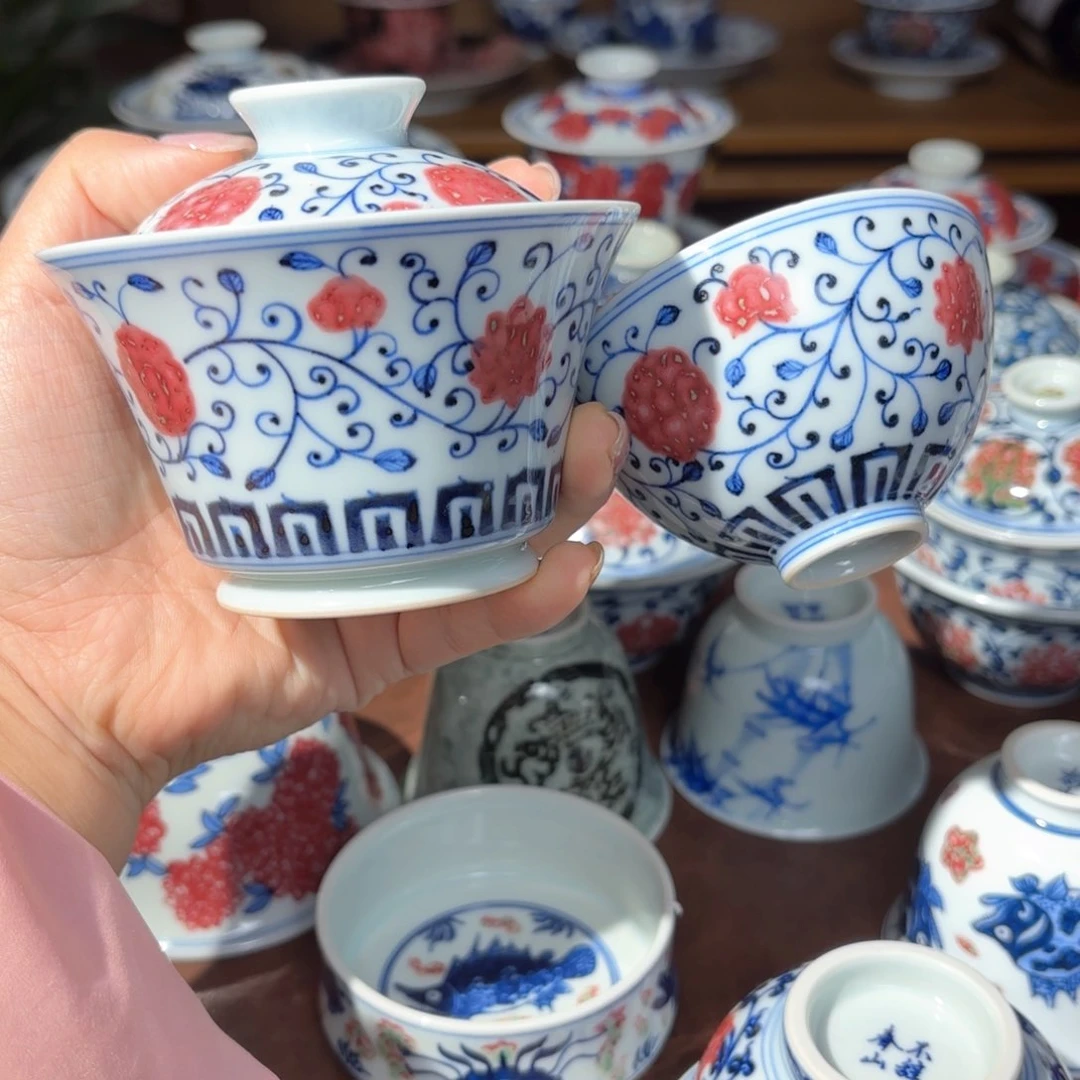 青花釉里红缠枝莲套组