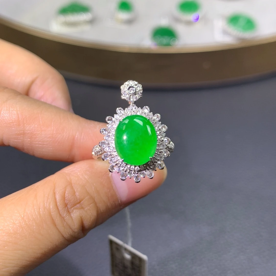 翡翠戒指18K金镶嵌翡翠