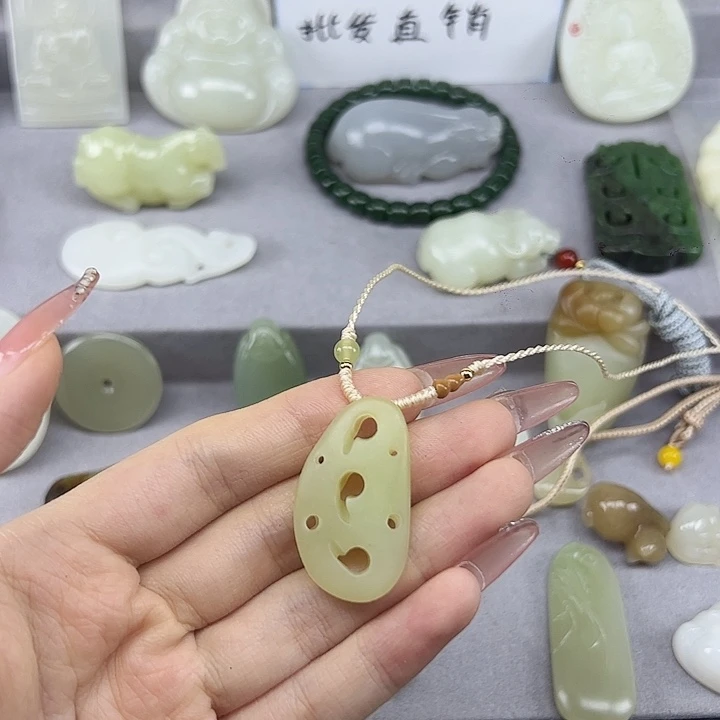 颈饰未镶嵌和田玉