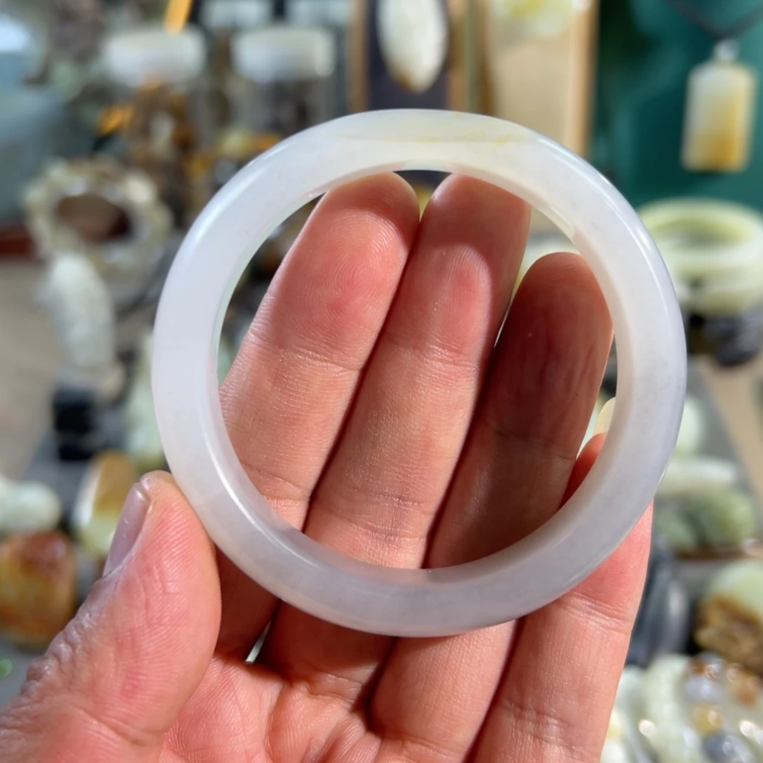 和田玉未镶嵌手镯真皮真色