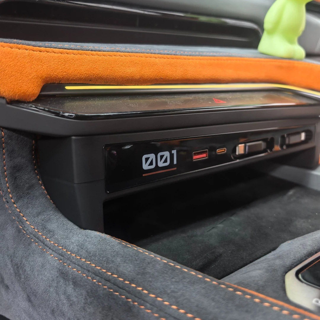 适用于21-25款极氪001中央扶手箱充电位拓展坞多功能充电器