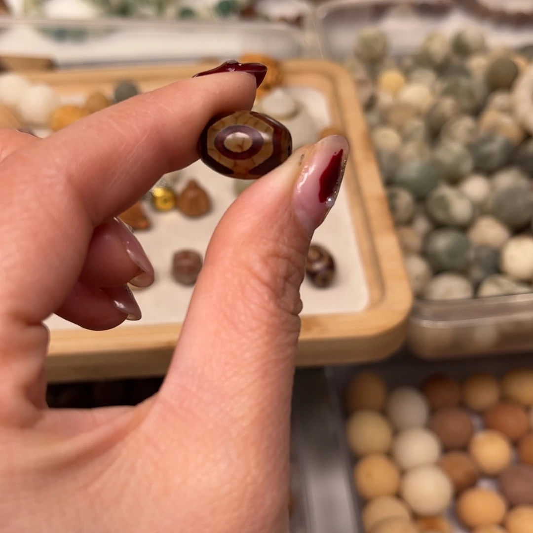 白玉菩提手串三眼珠一个