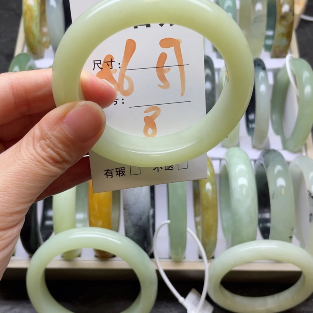 潴***潴未镶嵌蛇纹石玉手镯