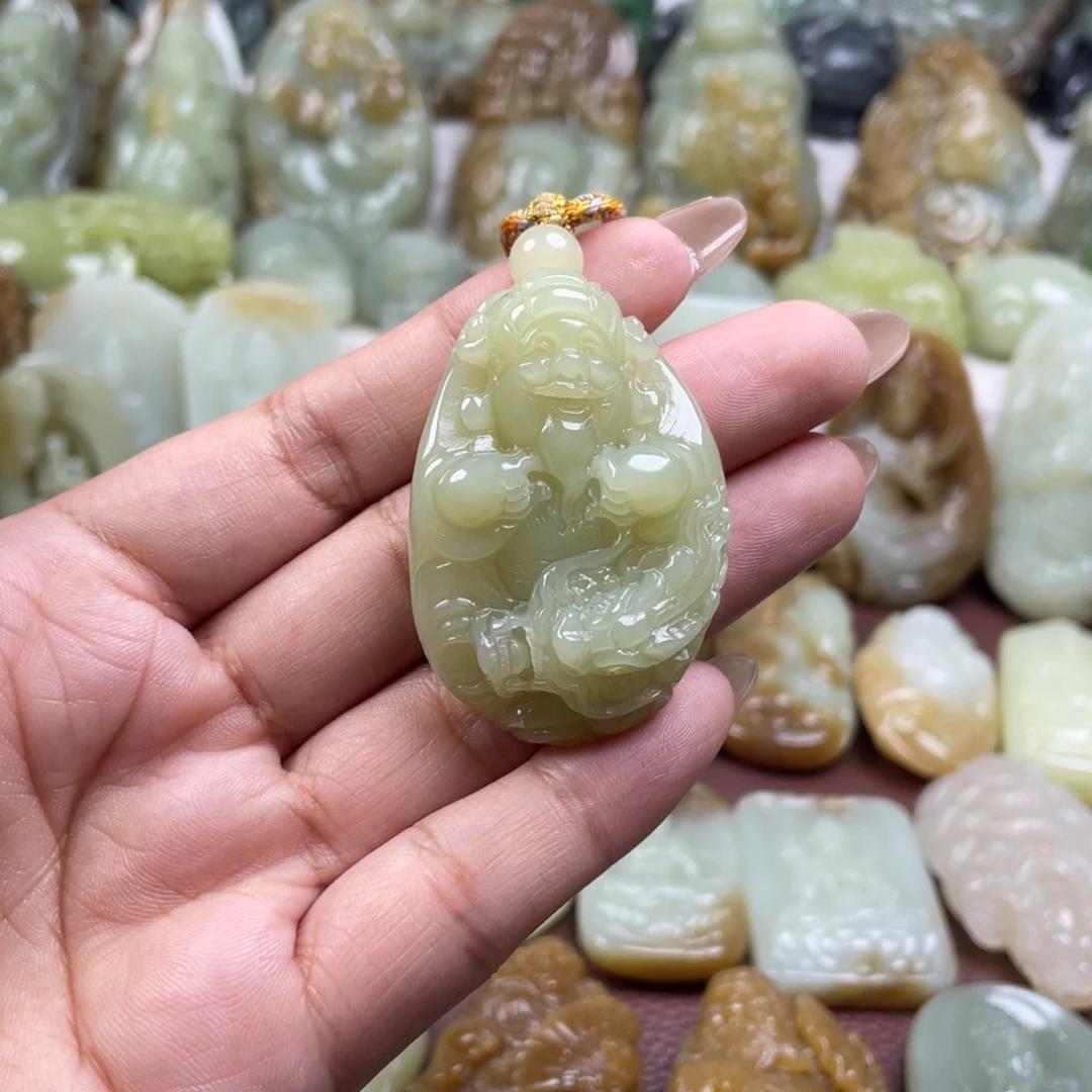 矮***3和田玉未镶嵌颈饰