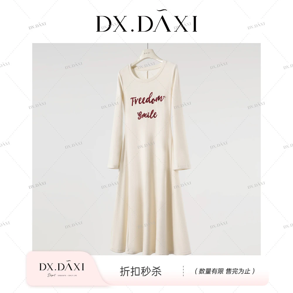 代大喜【遛弯系列】2024秋冬绣花针织连衣裙圆领长裙内搭中长款裙