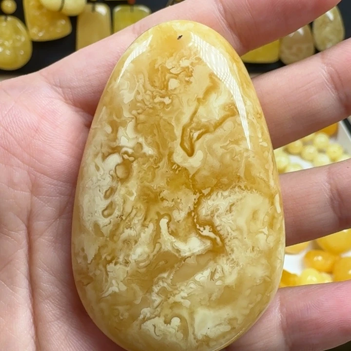 蜜蜡未镶嵌珠宝奇石