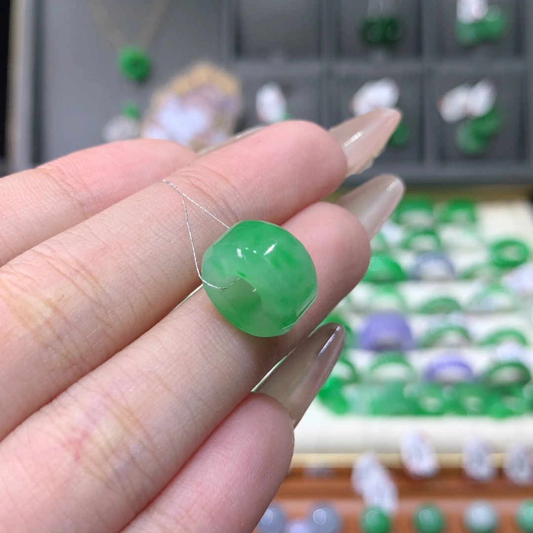 翡翠戒指未镶嵌路路通