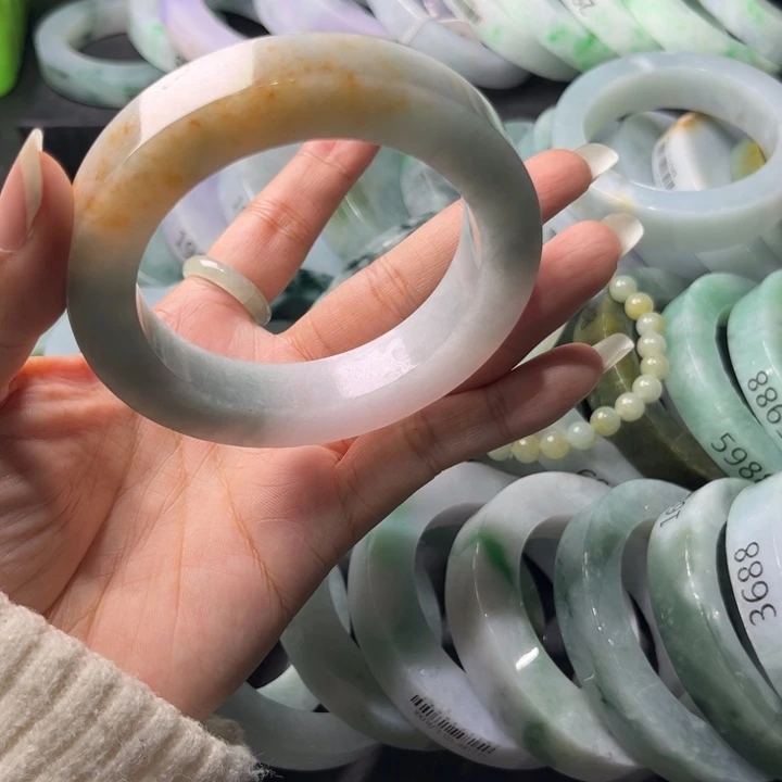 定制翡翠未镶嵌手镯