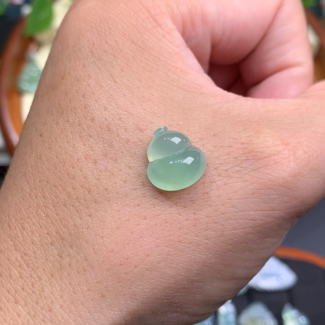 颈饰18K金镶嵌翡翠葫芦