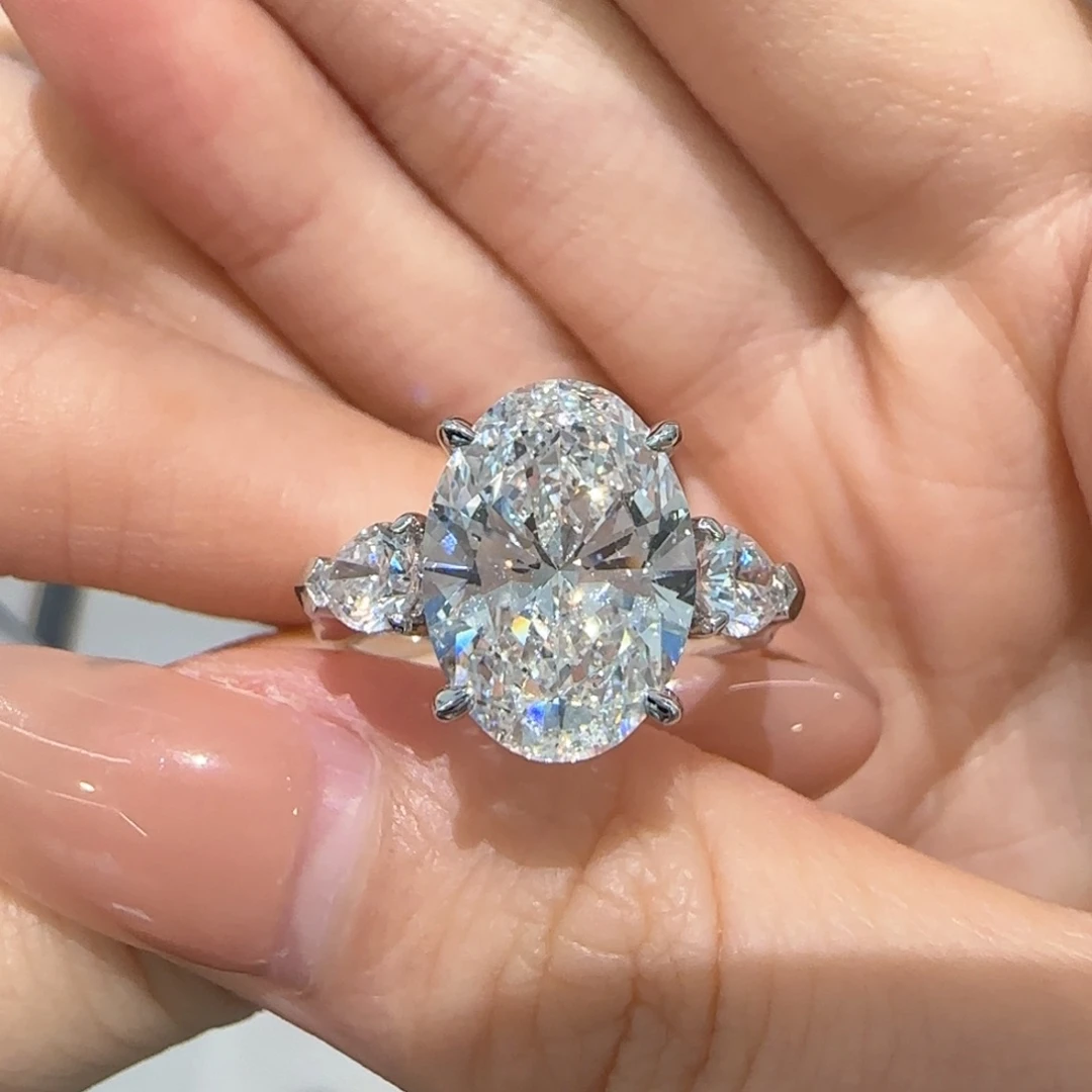 实验室培育钻石铂Pt950镶嵌5卡椭圆三石